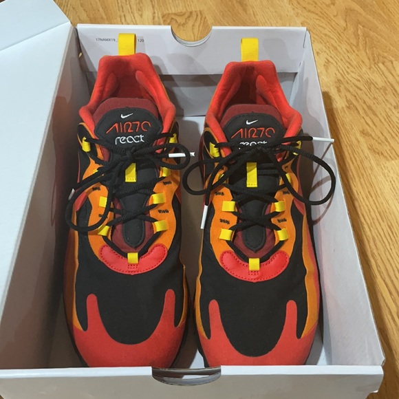 Nike Air Max 270 React - Picture 2 of 5